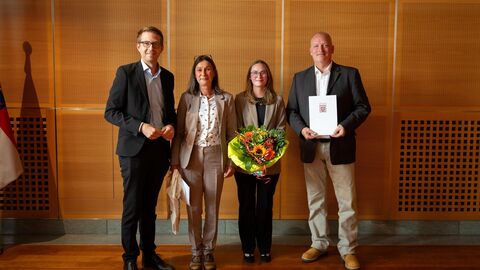 Staatssekretaer Michael Ruhl mit Vertretern des Vereins Ponyhilfe Staatssekretaer Michael Ruhl mit Vertretern des Vereins Ponyhilfe