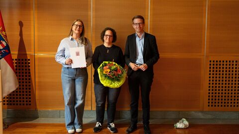 Staatssekretaer Michael Ruhl mit Vertreterinnen des Vereins Katzenhilfe Katzenherzen Staatssekretaer Michael Ruhl mit Vertreterinnen des Vereins Katzenhilfe Katzenherzen