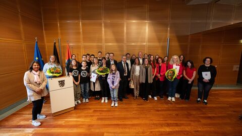 Gruppenbild Preisverleihung Hessischer Tierschutzpreis 2025 Staatskanzlei Gruppenbild Preisverleihung Hessischer Tierschutzpreis 2025 Staatskanzlei