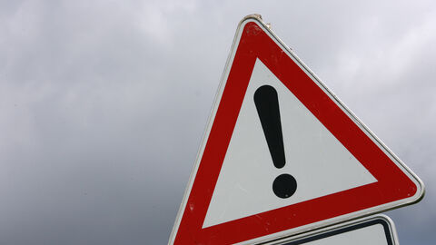 Verkehrsschild Achtung - Pressemitteilung Verkehrsschild Achtung